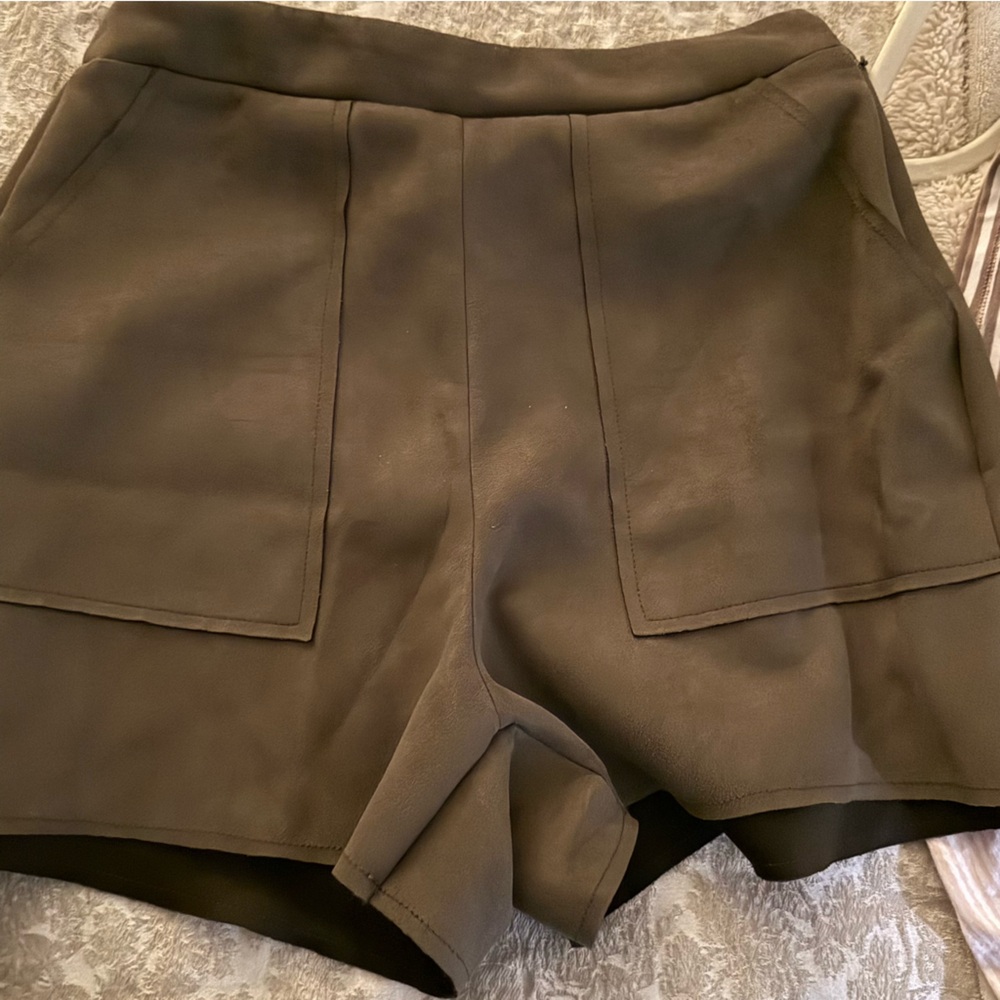 Chic Black Skirt with Pockets